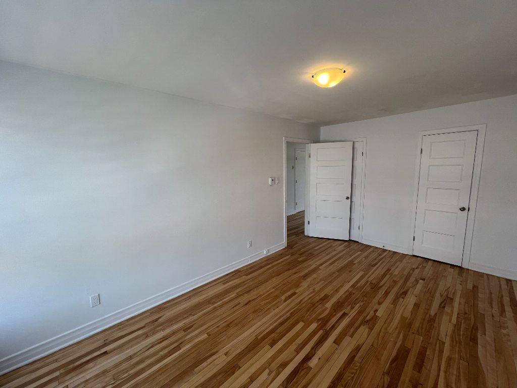 Fully Renovated 5.5 Apartment Available - A louer • For Rent | 3297419