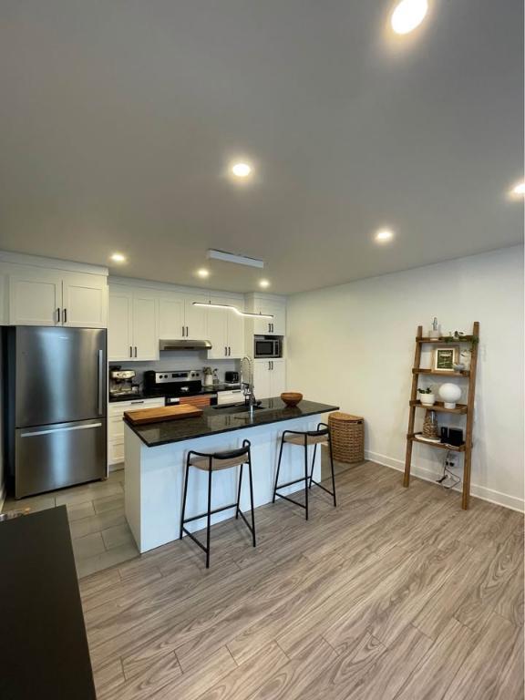 GRAND LOGEMENT LUMINEUX AVEC TERRASSE PRIVÉE À LOUER | 3297440