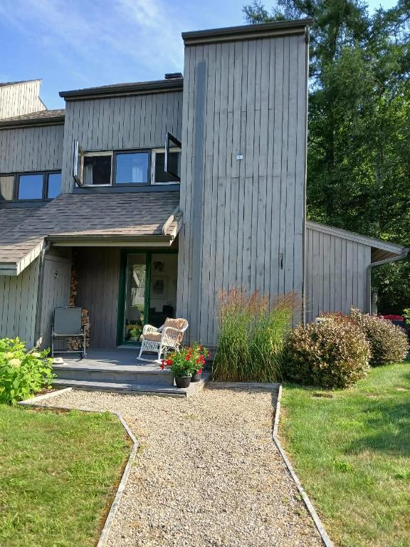 A LOUER - Jumelé - Mont Ste-Anne | 3297446