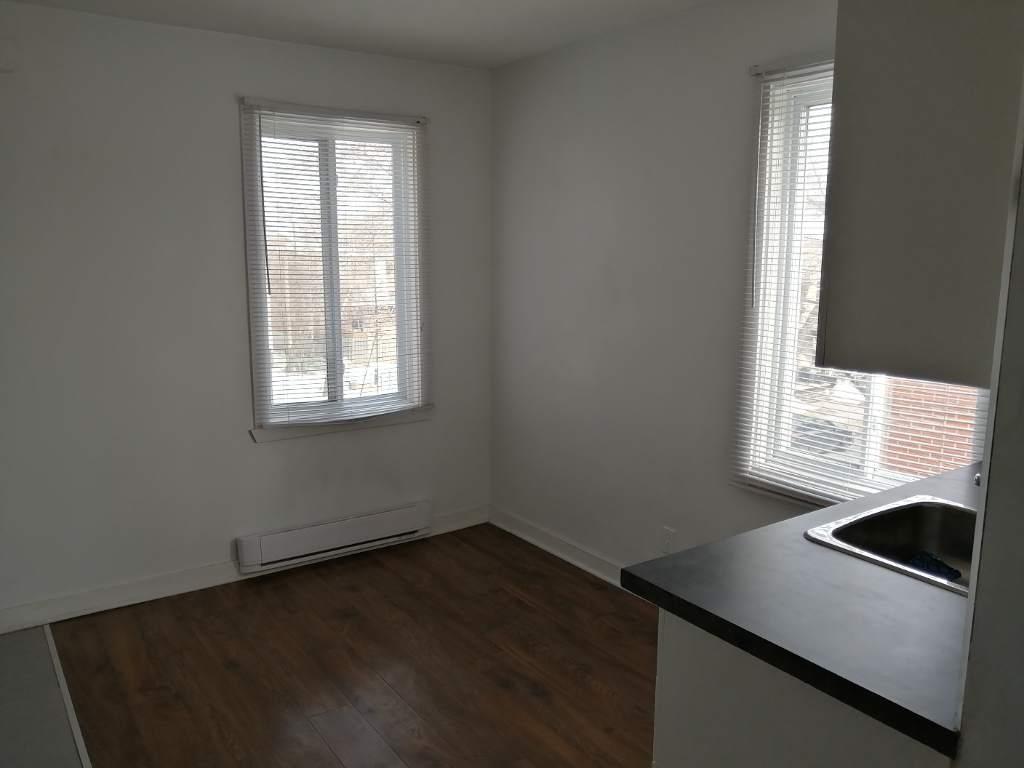 Superbe 2 1/2 au 3e étage en plein coeur de Rosemont | 3297531