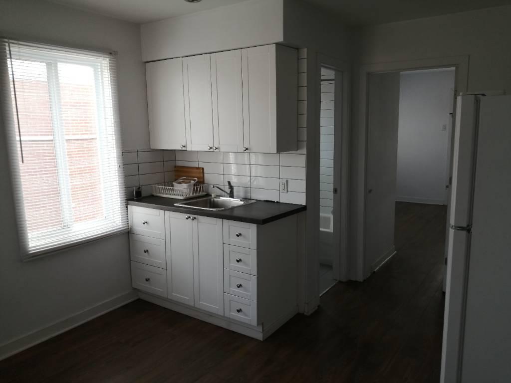Superbe 2 1/2 au 3e étage en plein coeur de Rosemont | 3297531