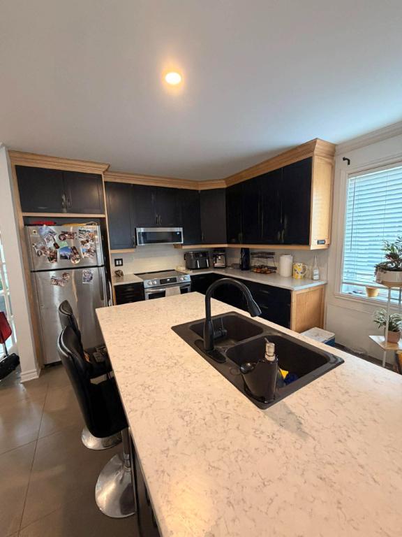 Logement sur 2 étages dans une maison à louer - Rénové en 2021 | 3297549
