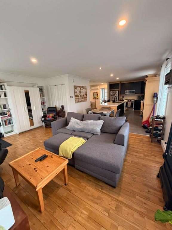 Logement sur 2 étages dans une maison à louer - Rénové en 2021 | 3297549