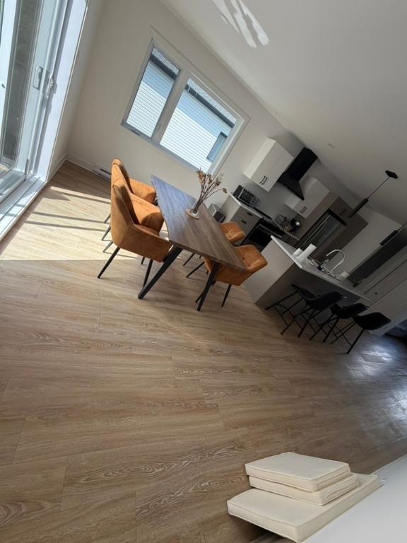 1 mois gratuit** Appartement à louer dernier étage grand 5 1/2 a internet inclus | 3297550