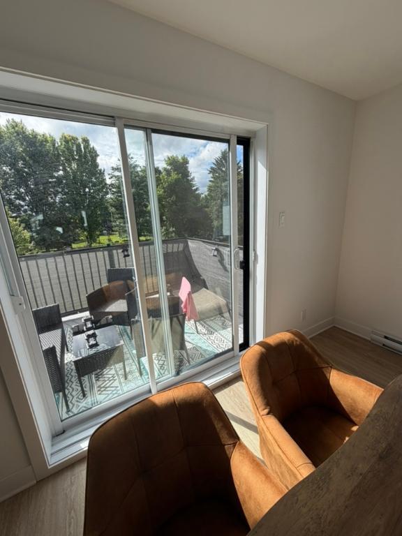 1 mois gratuit** Appartement à louer dernier étage grand 5 1/2 a internet inclus | 3297550
