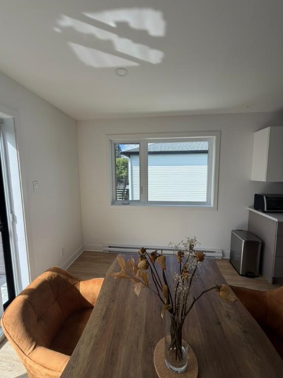 1 mois gratuit** Appartement à louer dernier étage grand 5 1/2 a internet inclus | 3297550