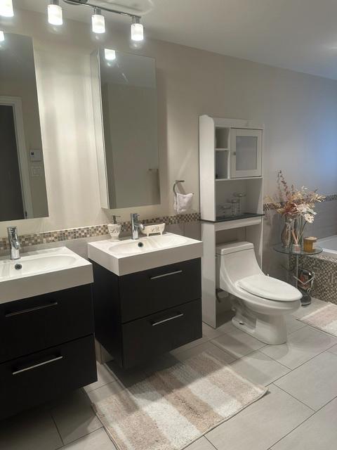 Grand 4 1/2 avec 2 salles de bain, paliers multiples, garage double | 3297596