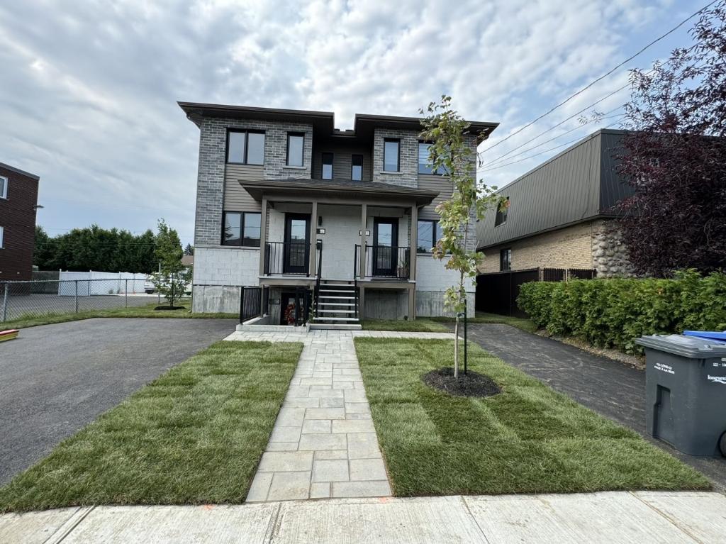 Beautiful Two-Storey 5½ Apartment in a Triplex for Rent in Longueuil! | 3297600