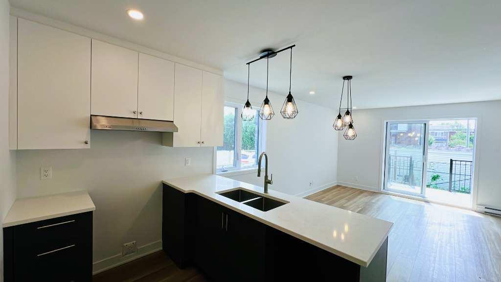 Beautiful Two-Storey 5½ Apartment in a Triplex for Rent in Longueuil! | 3297600