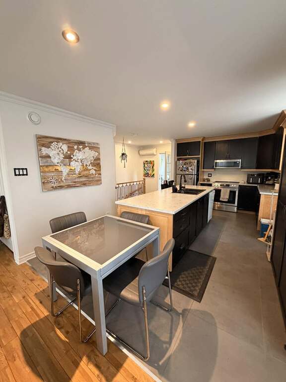 Logement Sur 2 étages Dans Une Maison | 3297768