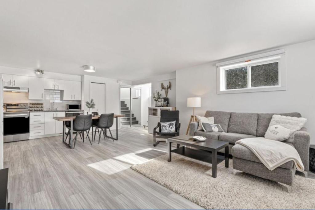 Appartement de 2 chambres, 1 salle de bain et cours extérieur | 3297844