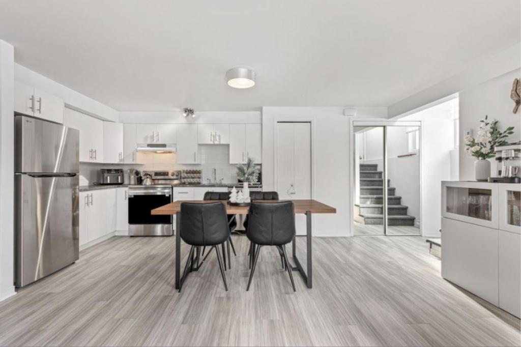 Appartement de 2 chambres, 1 salle de bain et cours extérieur | 3297844