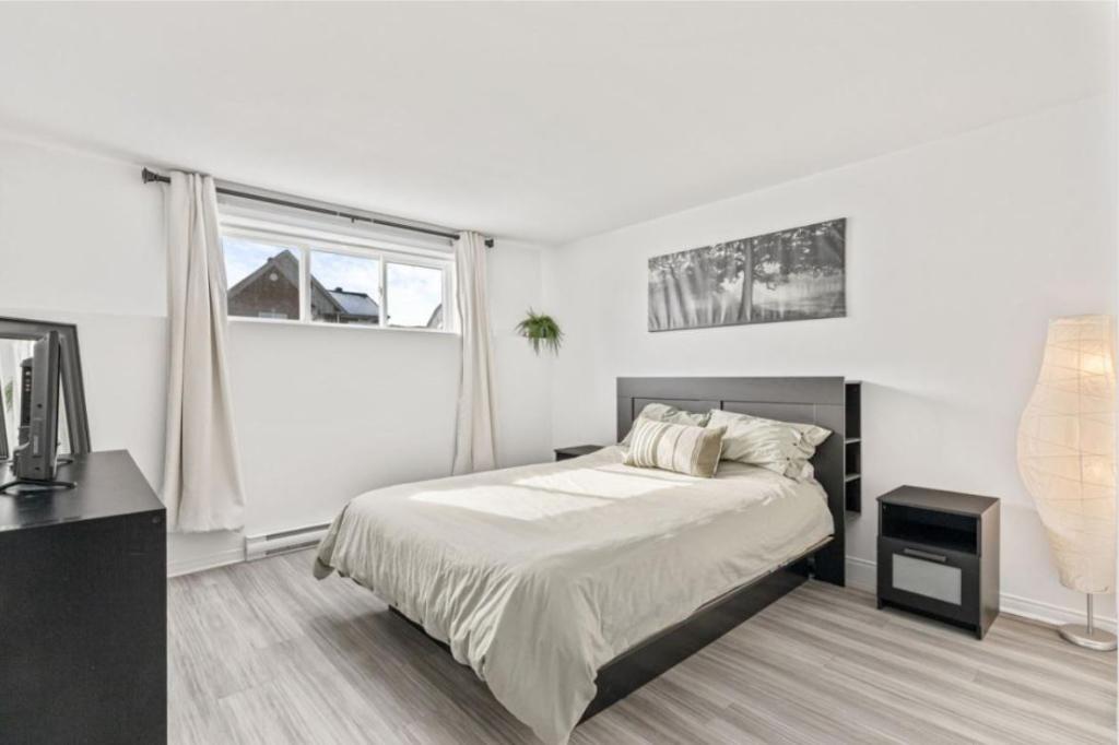 Appartement de 2 chambres, 1 salle de bain et cours extérieur | 3297844