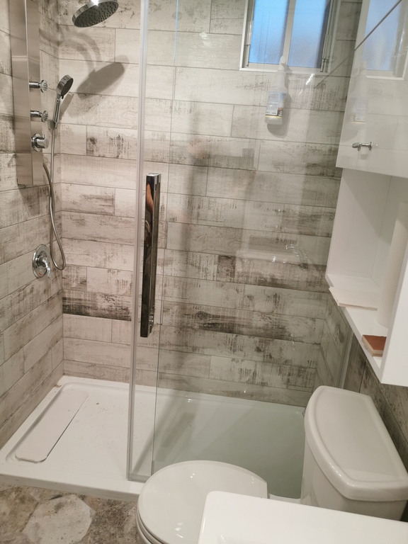 Petit Italie Face Au Marche Jean Talon | 3297999