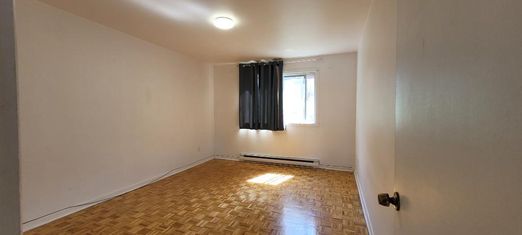4 1/2 Rez-de-chaussé avec entrée indépendante (prop occupants) | 3298033