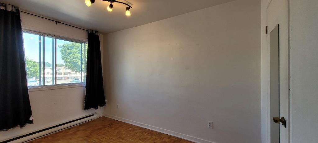 4 1/2 Rez-de-chaussé avec entrée indépendante (prop occupants) | 3298033