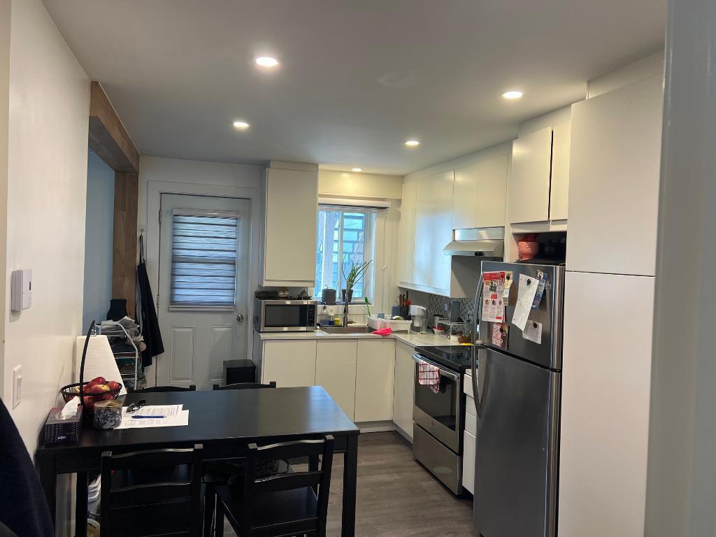 41/2 a Laval dispo Maintenant internet , Thermopompe chaud et froid Locker privé inclus | 3298041