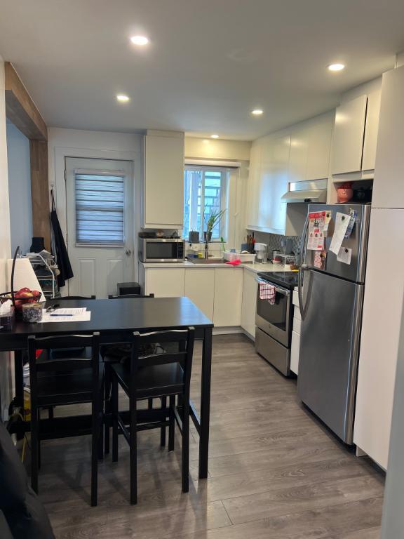 41/2 a Laval dispo Maintenant internet , Thermopompe chaud et froid Locker privé inclus | 3298041