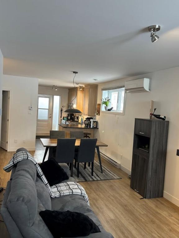 ✨ CONDO 4½ À LOUER – DELSON | 3298043