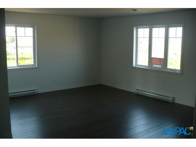 Grand 4 1/2 à Louer - Secteur Tranquille | 3298287