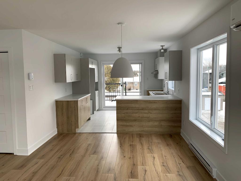 PREMIER MOIS GRATUIT 4 1/2 RUE ALEXANDRE LACHUTE | 3298360