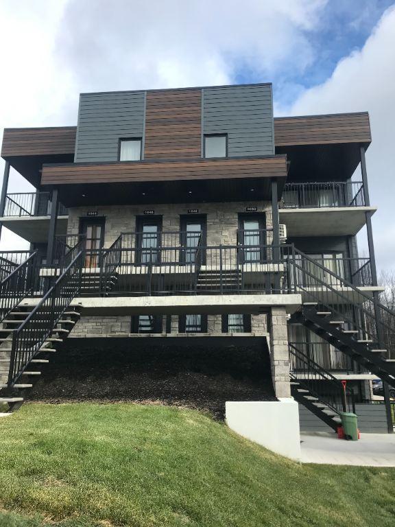 Magnifique 4 1/2 presque neuf à Lévis (Roc-Pointe, St-Nicolas), au 2ieme étage, Climatisé, thermo-pompe. 2 STATIONNEMENTS inclus | 3298374