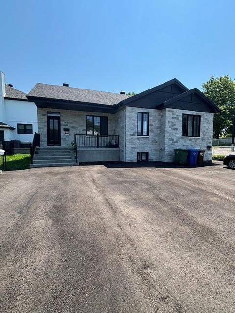 ✨🏡 Grand 4 1/2 - Haut de Duplex – Clé en main & semi-meublée 🏡✨ | 3298400