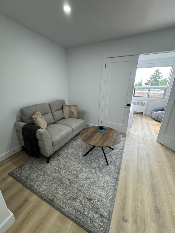 1 Chambre Meublé – Ellendale Ave | 3298604