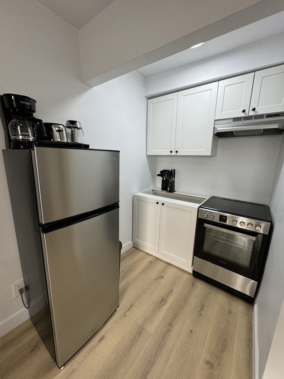 1 Chambre Meublé – Ellendale Ave | 3298604