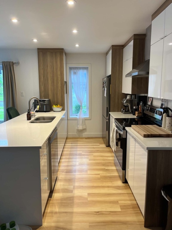 Magnifique 4 1/2 Sur Le Plateau Mcrea | 3298671