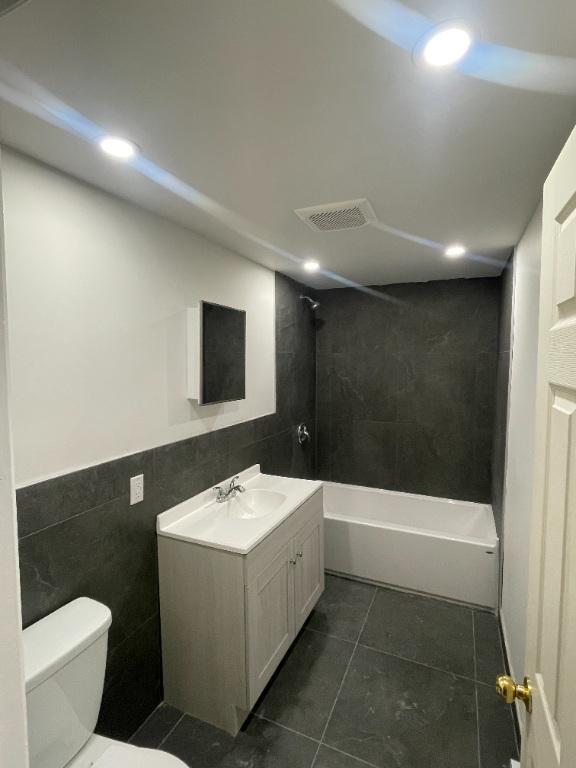 Grand appartement 5 1/2 (3 chambres) Libre et Disponible Dès maintenant | 3298828