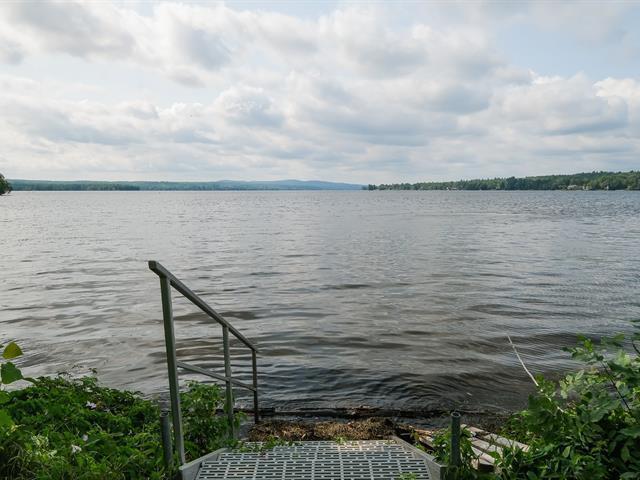 BORD DE L'EAU 4.5 Tout Meublé- Petit Lac Magog. Près Mont-Orford | 3298899