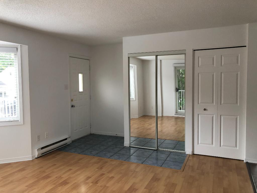 Grand logement 5 1/2 à Hull, près du Parc de Gatineau | 3298901