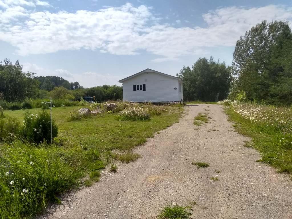 Bord de l'eau du lac Bouchette, chalet à louer 31 jours et +, 2 acres, terrain plat, petite plage, couchers de soleil | 3304267