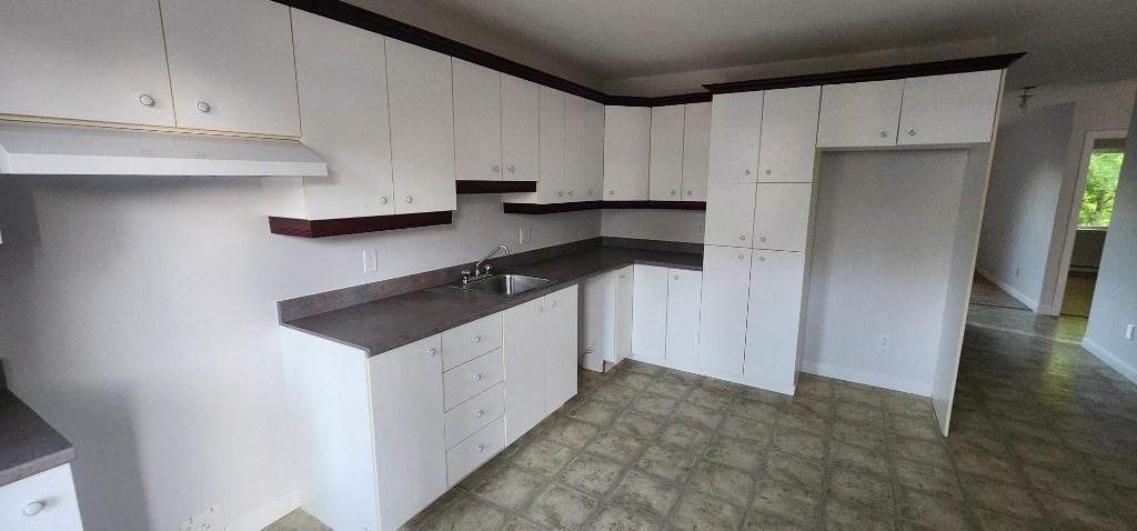 Logement 5 1/2 secteur recherché | 3300296
