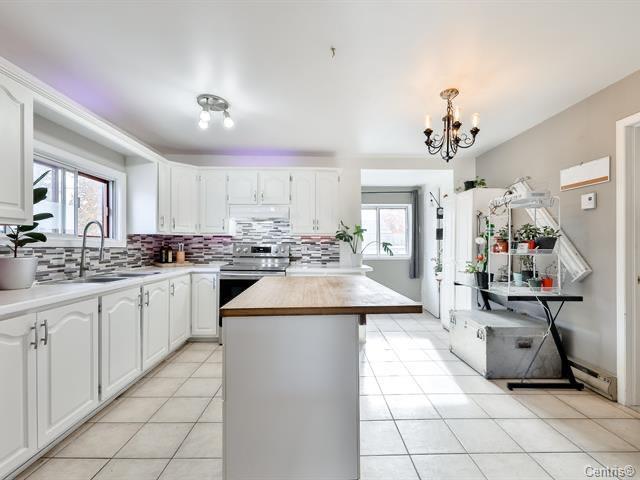Grand 4 1/2 lumineux avec grande cour Saint-Hubert | 3300360