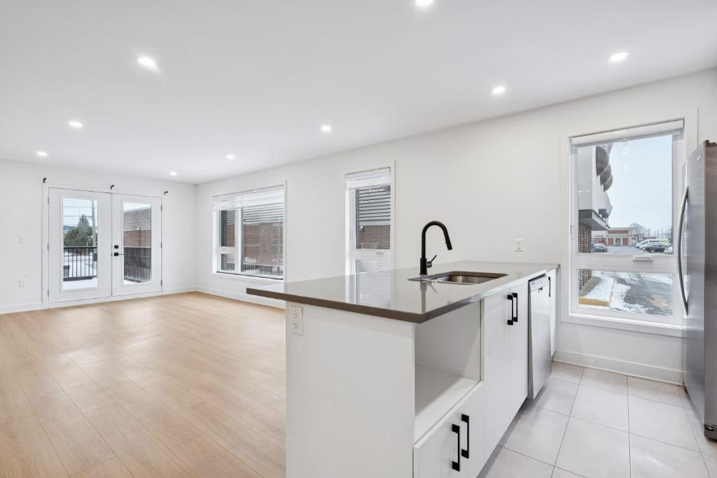 🏡 Grand 5 ½ Moderne à Saint-Rémi | 2 Stationnements Intérieurs | 1 Mois Gratuit | 3300401