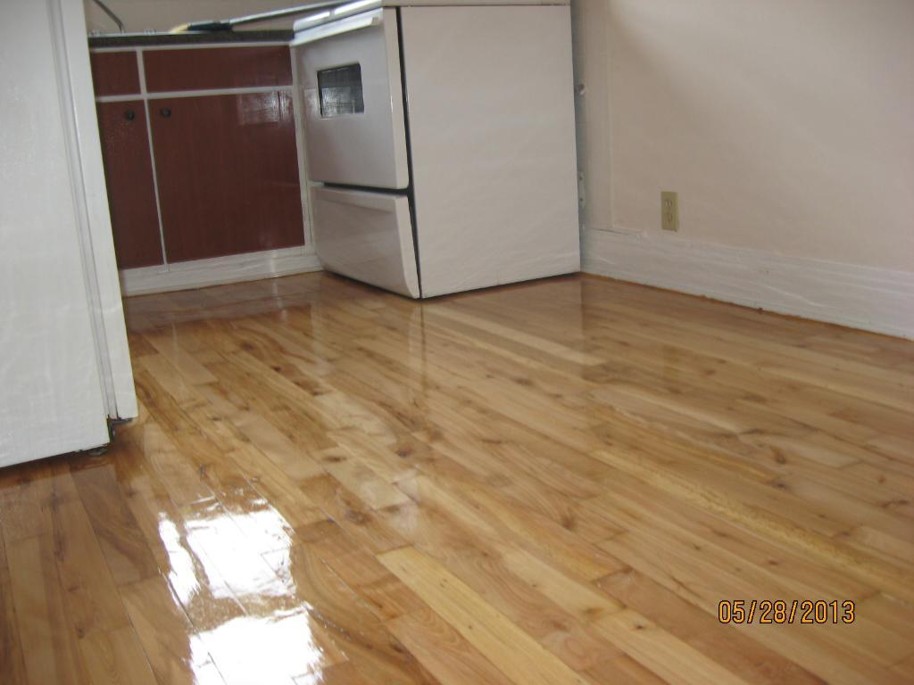 METRO COTE ST. CATHERINE GRANDE 5.5 EN FACE DE LA BATIMENT | 3301378