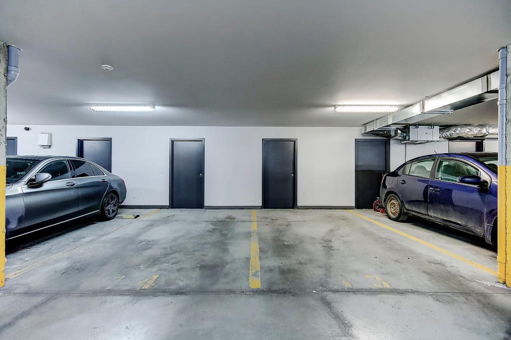 unité de coin située au rez-de-chaussée DEUX ESPACES DE STATIONNEMENT | 3301610