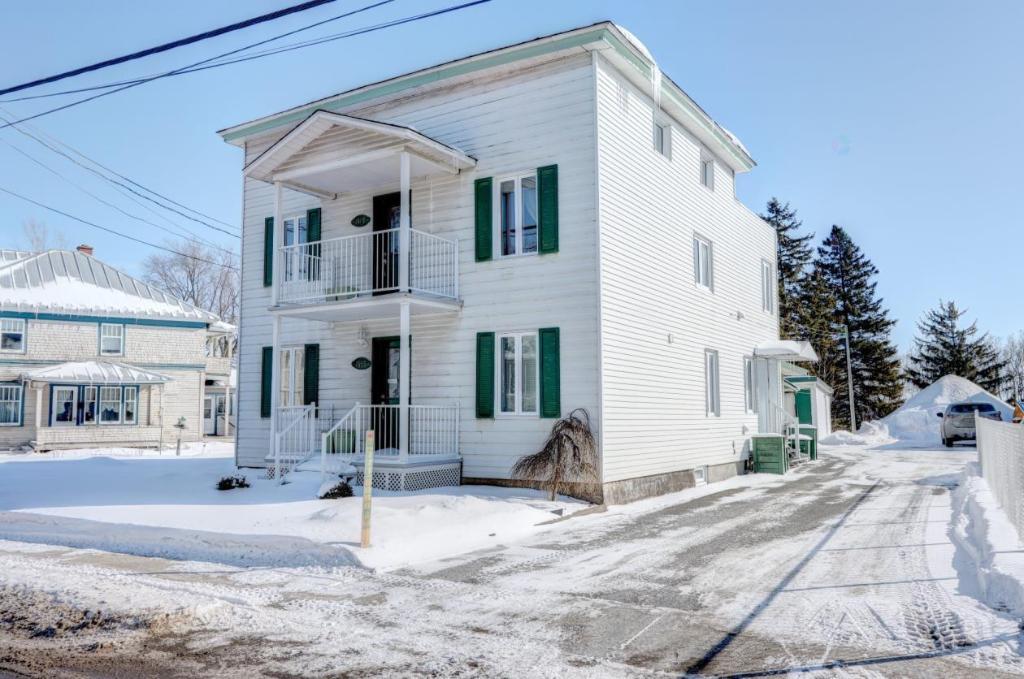 Duplex à louer 5 1/2 et 4 1/2 disponible maintenant | 3301627