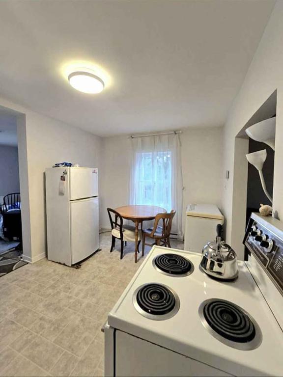 Vieux 5½ semi-meublé sur 2 étages avec terrain et stationnement | 3301633