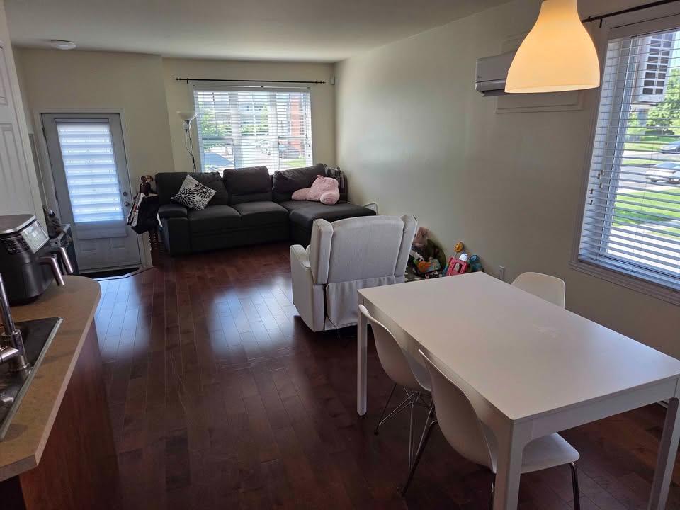 CESSION DE BAIL - CONDO 4 ½ AVEC ENTRÉE INDEPENDANTE TRÈS LUMINEUX À LAVAL | 3301668