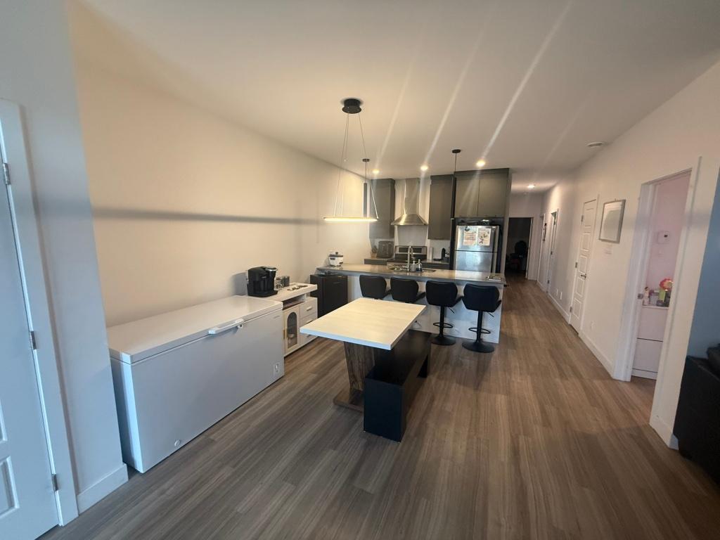 Cession de bail – Grand 6 ½ moderne au rés de chaussée | 1 650 $/mois 4 chambres, 2 stationnements | 3301669