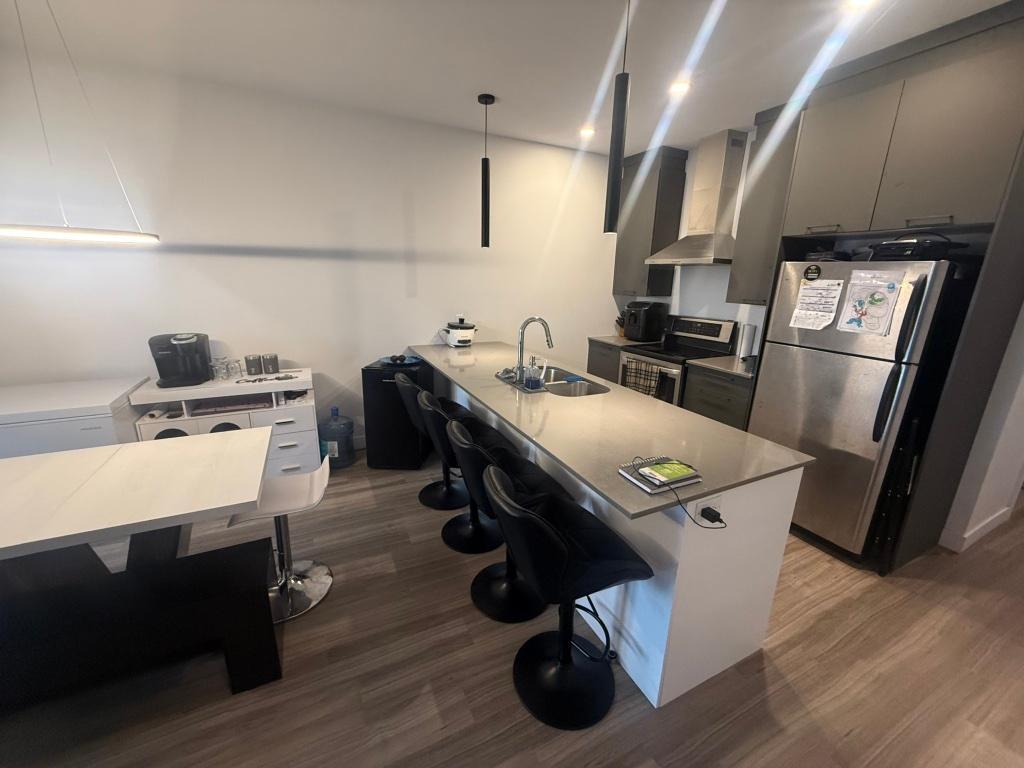 Cession de bail – Grand 6 ½ moderne au rés de chaussée | 1 650 $/mois 4 chambres, 2 stationnements | 3301669