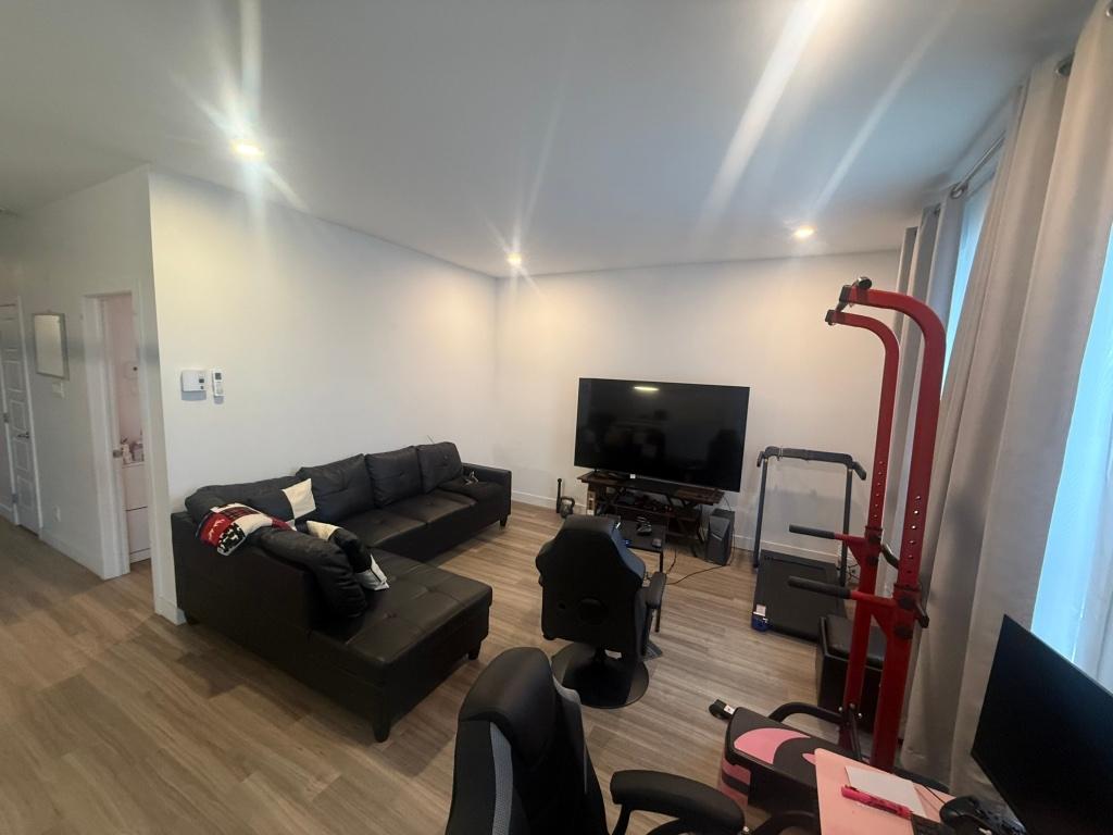 Cession de bail – Grand 6 ½ moderne au rés de chaussée | 1 650 $/mois 4 chambres, 2 stationnements | 3301669