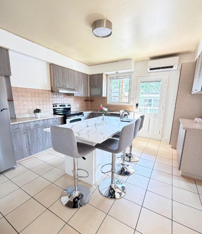 Très beau et propre 6 1/2, 3 chambres + bureau fermé, 2e étage, thermopompe, Ahuntsic | 3301721