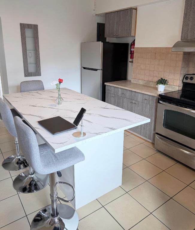 Très beau et propre 6 1/2, 3 chambres + bureau fermé, 2e étage, thermopompe, Ahuntsic | 3301721