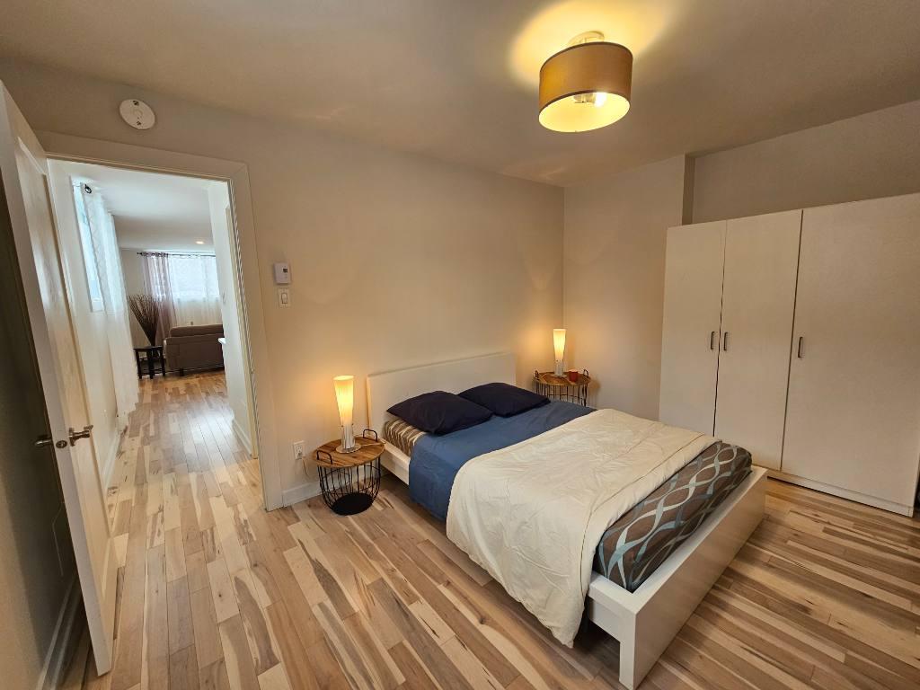 Magnifique 3 1/2 rénové, meublé + cour clôturée @ 1 325 $/mois | 3303004