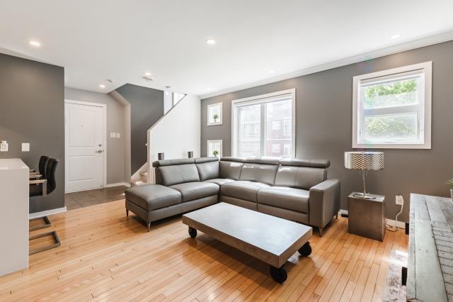 Condo 4 1/2 SUR ÉTAGES + Garage | 3303022