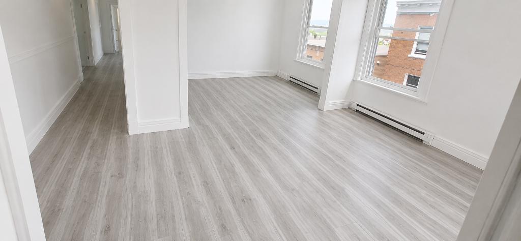 BEAU 6 1/2 MONTCALM DISPO MAINTENANT1895 | 3308162